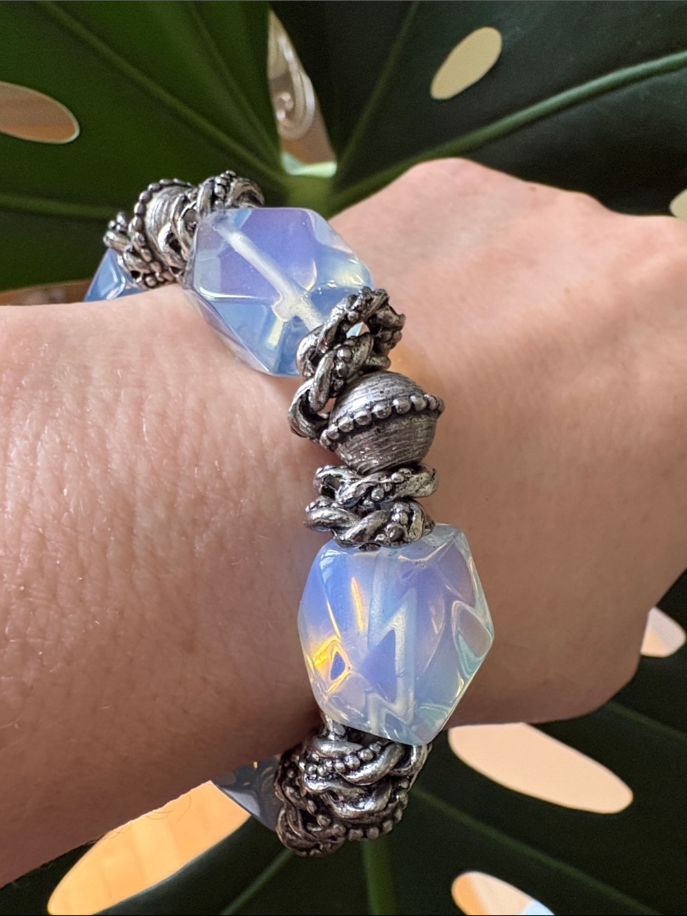 Vintage chunky Opalescent Blue Faceted Bead Stretch Bracelet #244